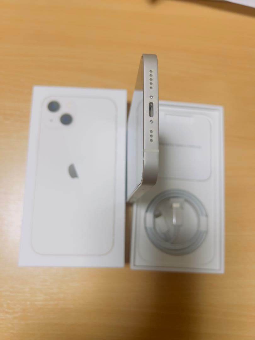 Apple iPhone 13 ホワイト