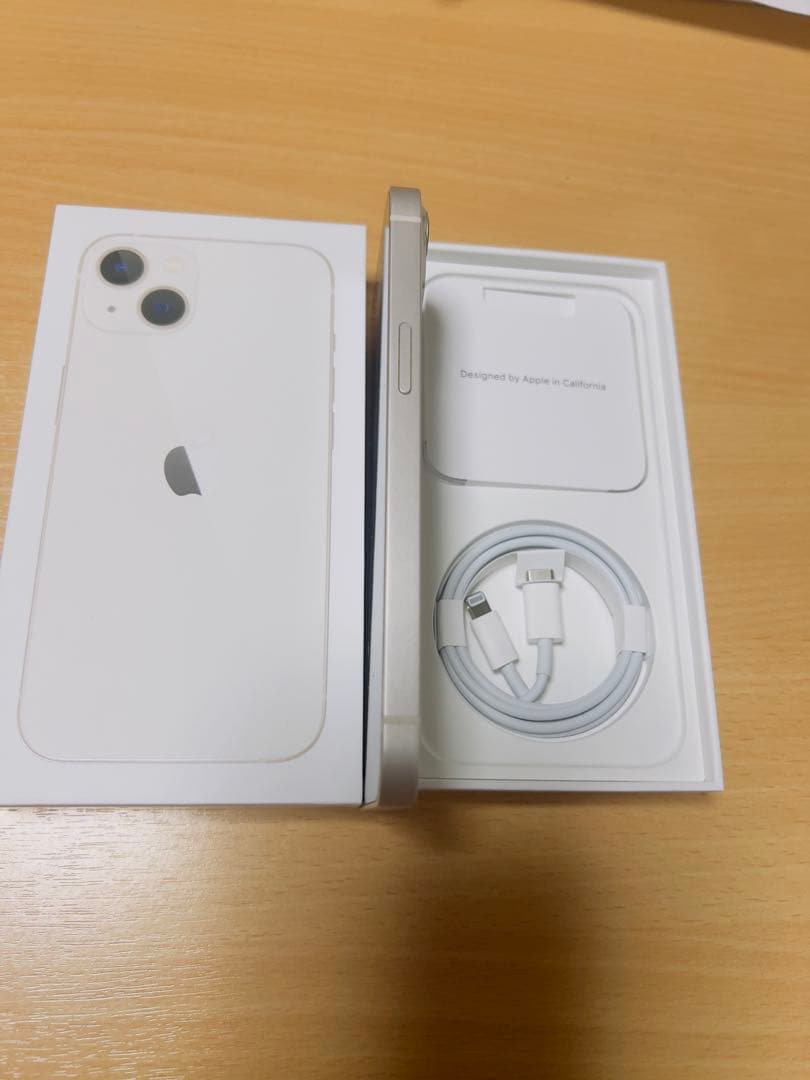 Apple iPhone 13 ホワイト