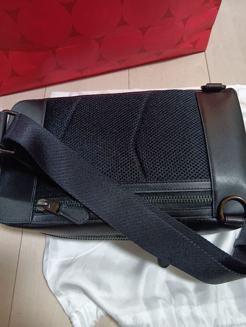 COACH ボディバッグ シグネチャー　革