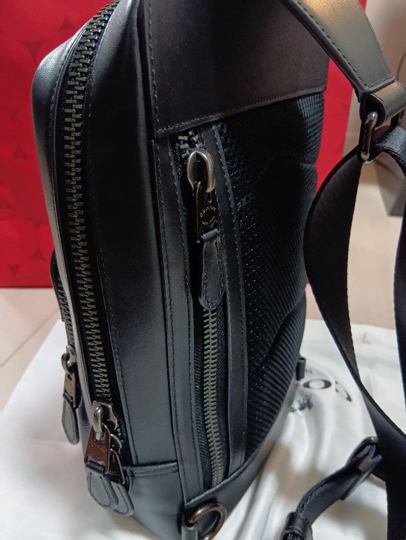 COACH ボディバッグ シグネチャー　革