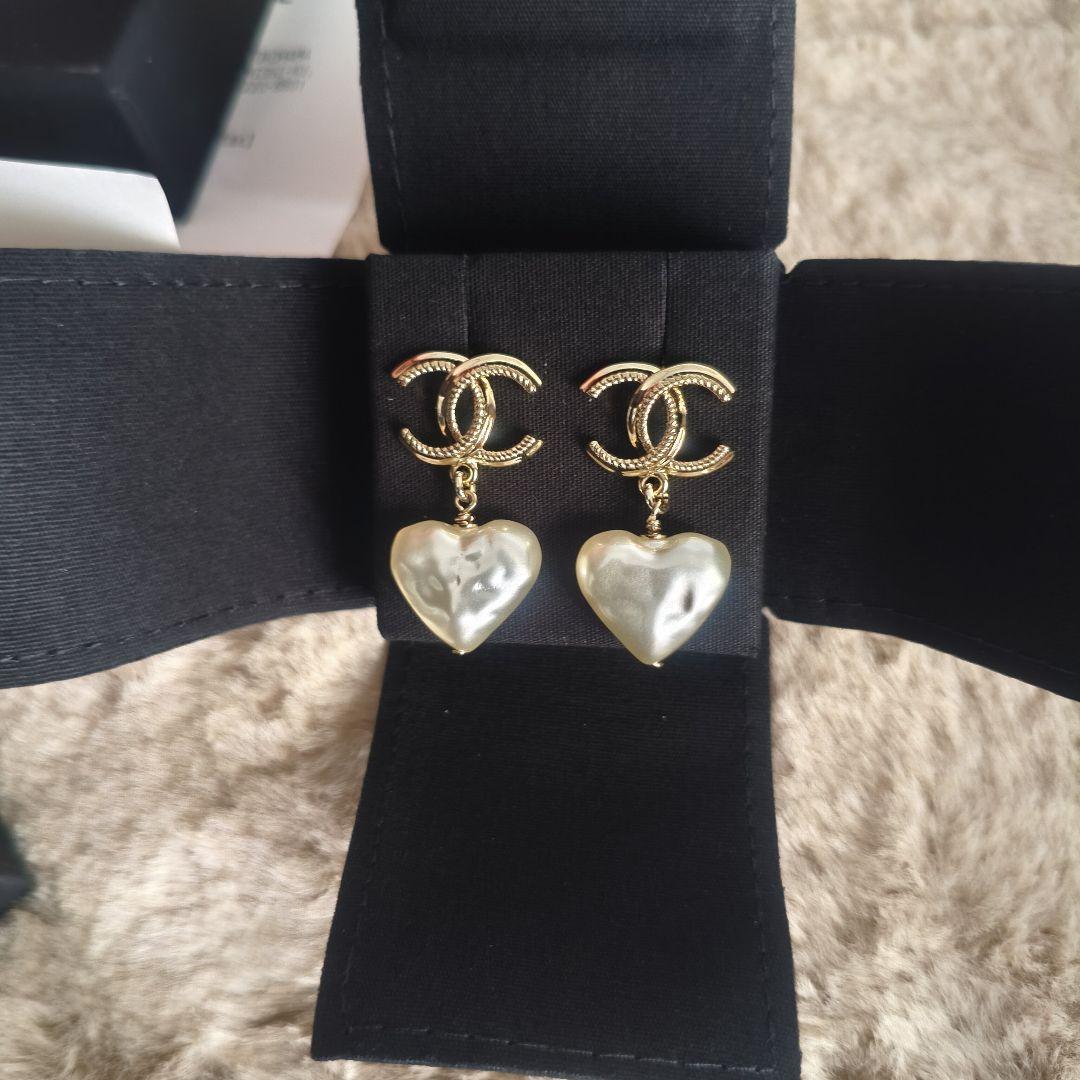 ハート型 ピアス CC パール ゴールド