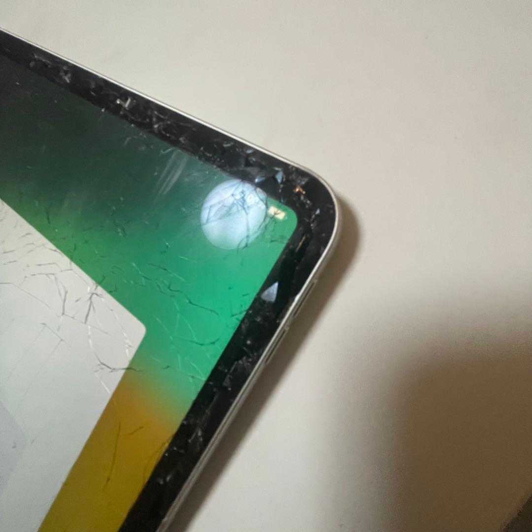 iPadPro11インチ第一世代256GB（画面割れ及びフレーム変形）