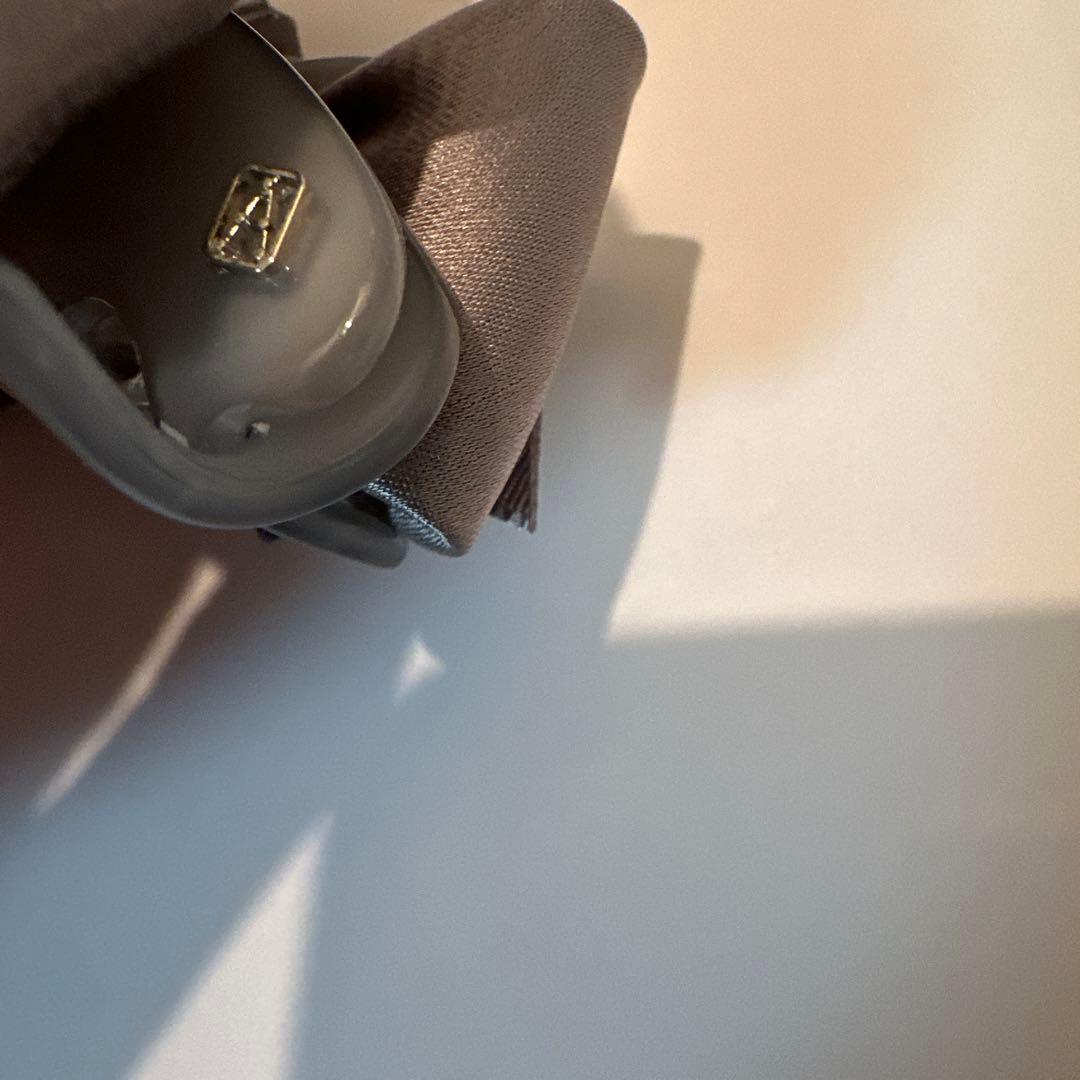 未使用　アレクサンドルドゥパリ　グレーリボンヘアクリップ 中型