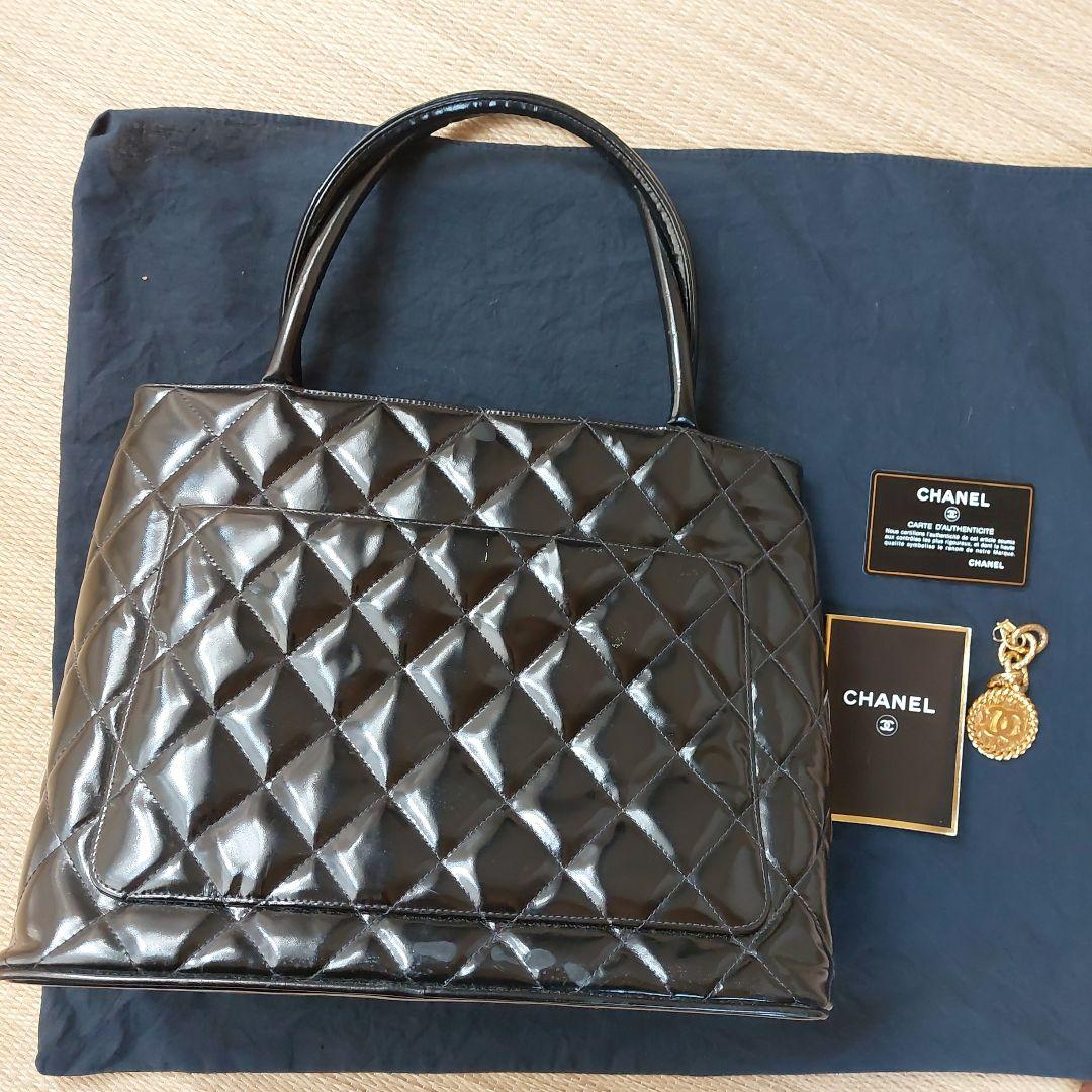 CHANEL 復刻版エナメルトートバッグ