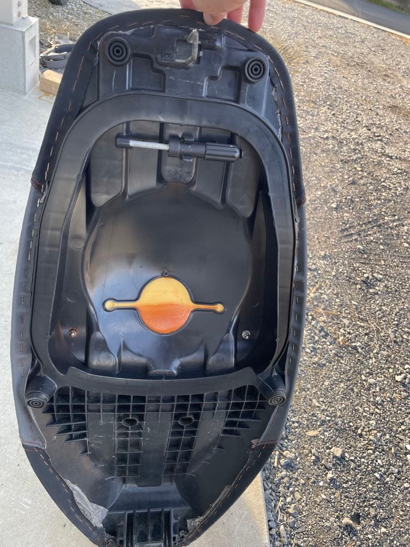 トリシティ 125 SE82J 社外　張替　シート　バックレスト