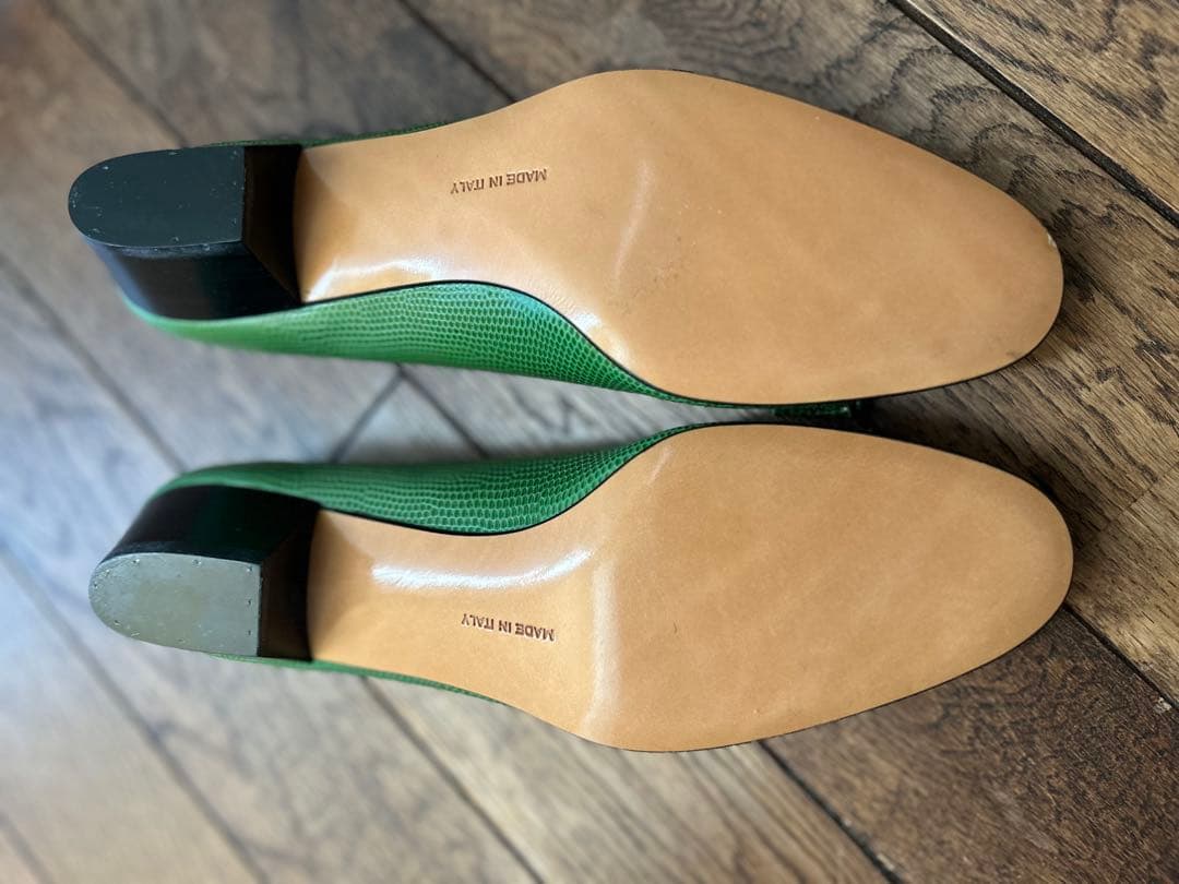 フェラガモ　緑色リボン付きパンプス 9 B 新品未使用