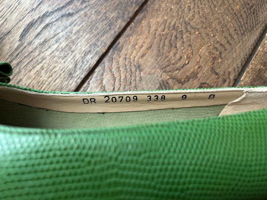 フェラガモ　緑色リボン付きパンプス 9 B 新品未使用