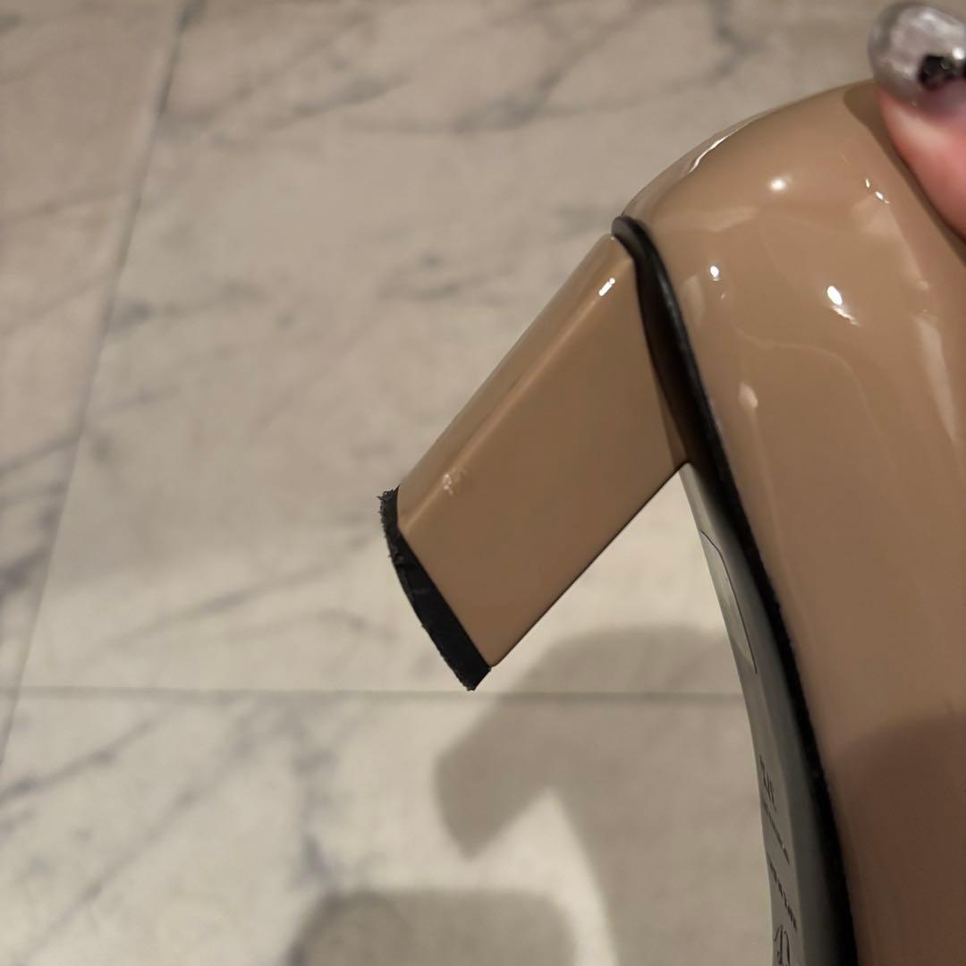 Roger Vivier グレージュ バックル付きパンプス