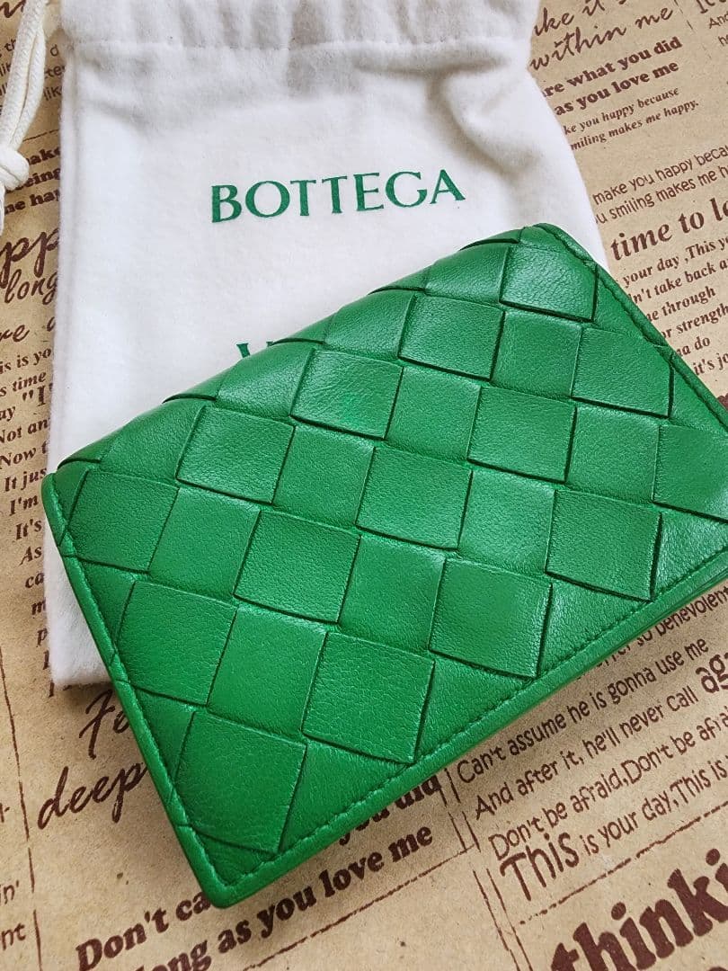 とても綺麗　現行品　ボッテガヴェネタ　編み込み　名刺入れ　カードケース 緑