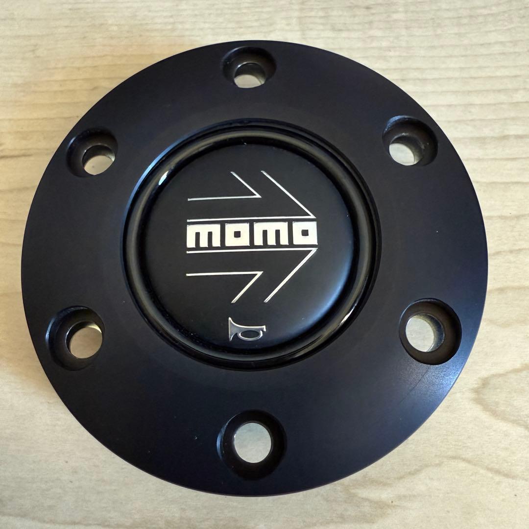 MOMO チューナー ブラック 33パイ ハンドル レッドステッチ