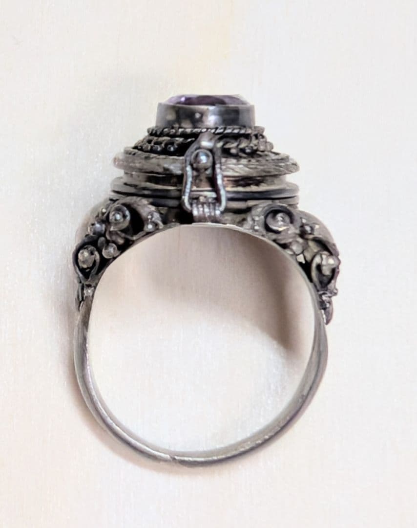 アメリカンアンティーク　細工リング　K18 と　925　刻印あり　アメジスト