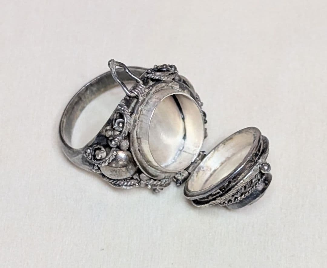 アメリカンアンティーク　細工リング　K18 と　925　刻印あり　アメジスト