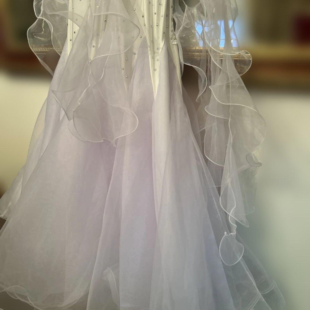 社交ダンスのスタンダードドレスです。一度競演会で着用しました。