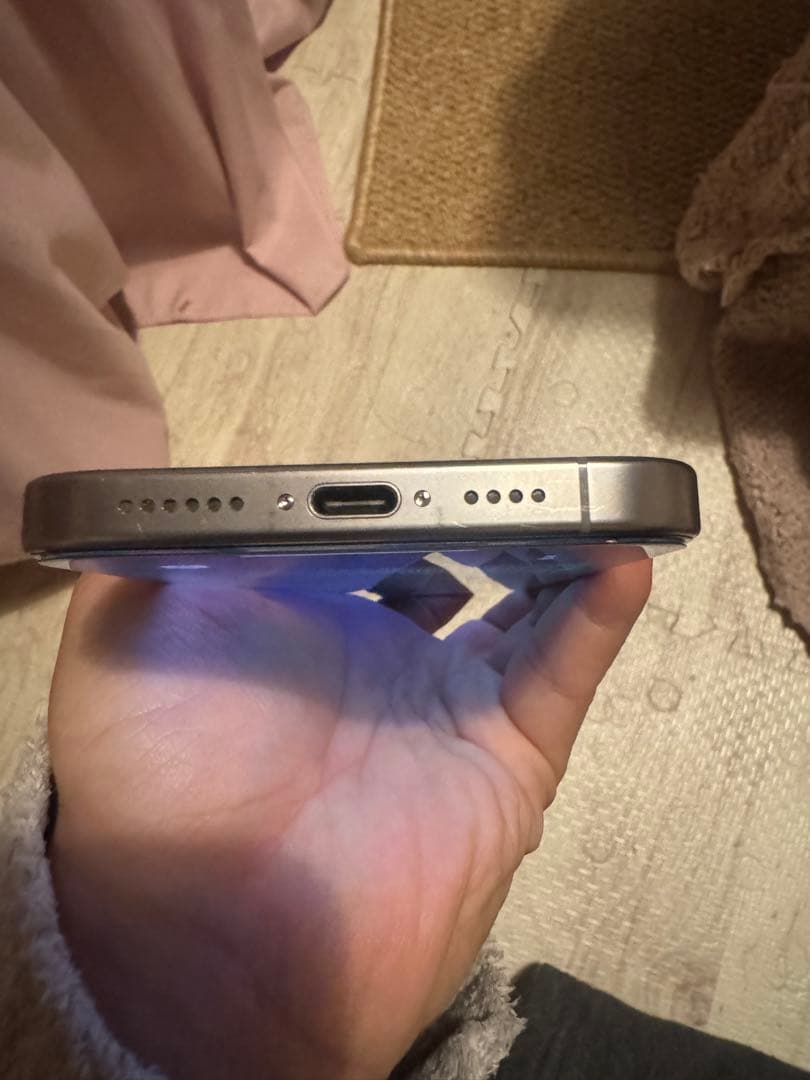 海外版iPhone 16 Pro Max 256GB,美品,バッテリーは98％