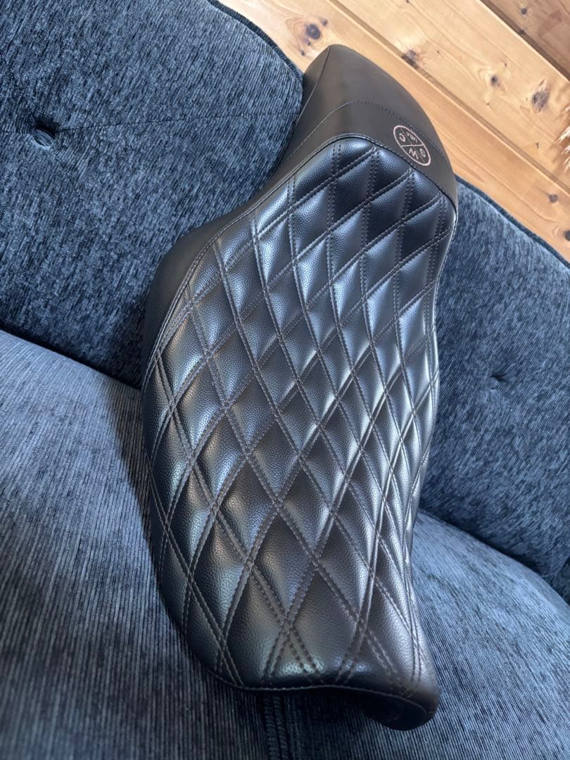 スポーツスターシートWhiplashSLIPSTREAM SEAT