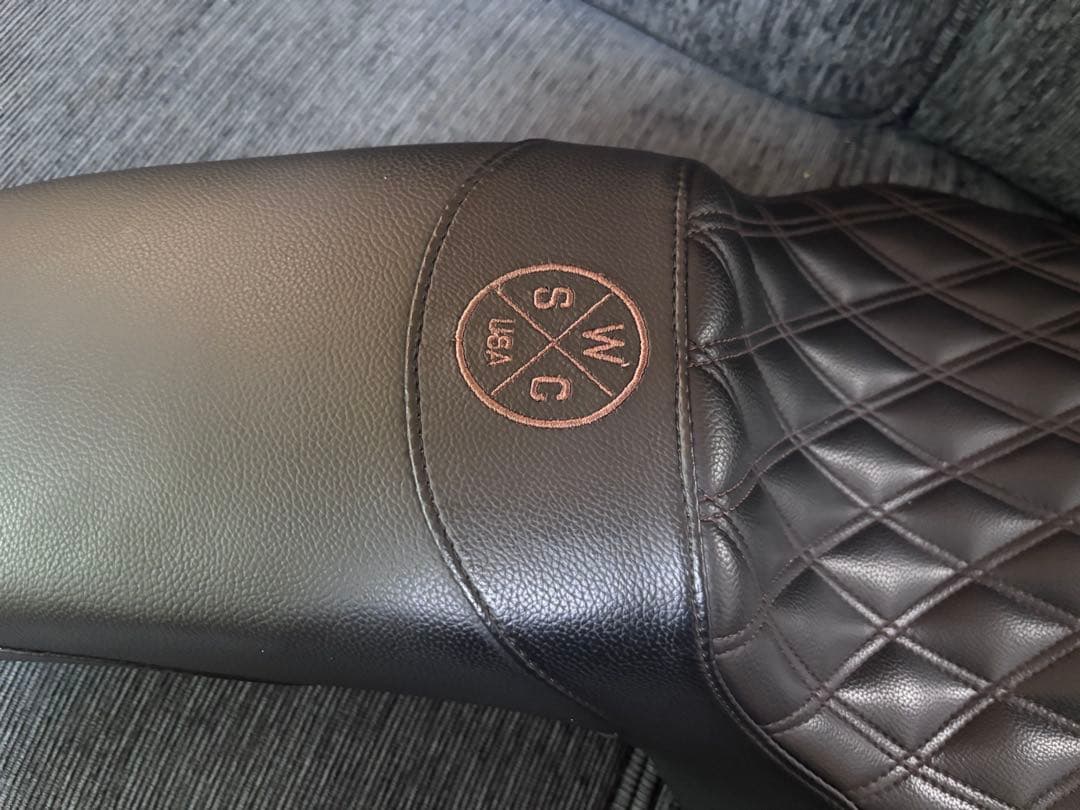 スポーツスターシートWhiplashSLIPSTREAM SEAT