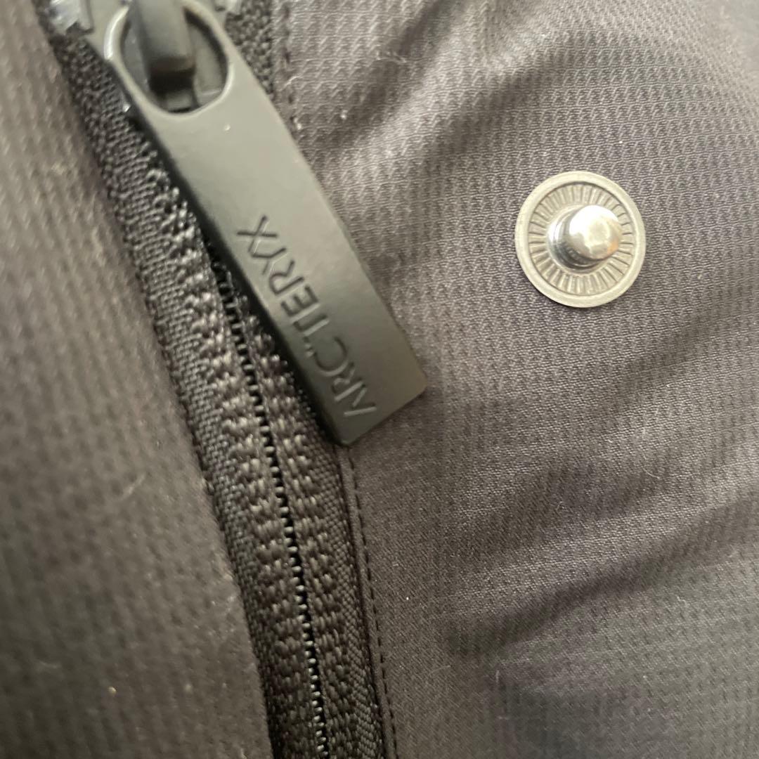 ✨【ARC'TERYX 】フード付きダウンジャケット M ブラック