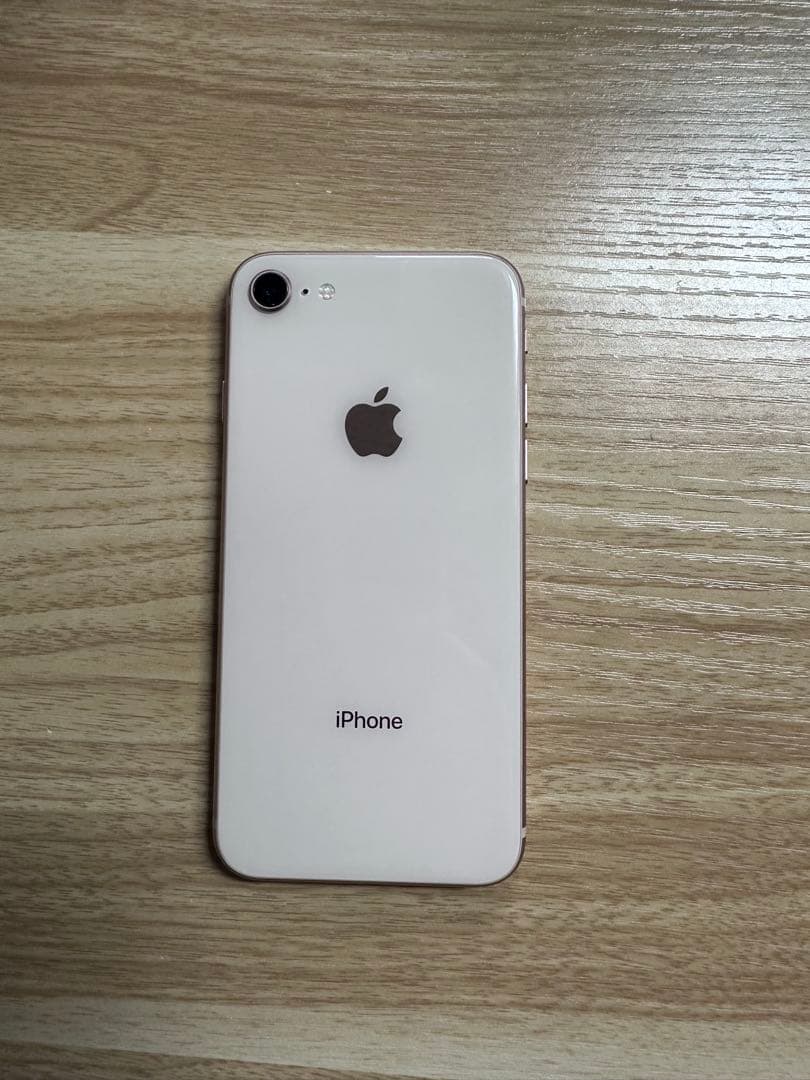 Apple iPhone 8 ゴールド 画面ひびあり