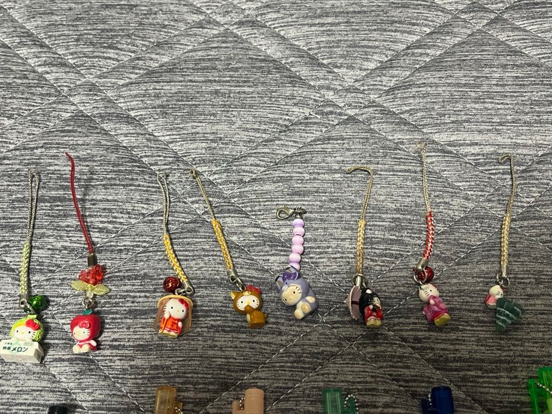 ご当地ハローキティ 根付け ストラップ 16個 / ボールペン 8本