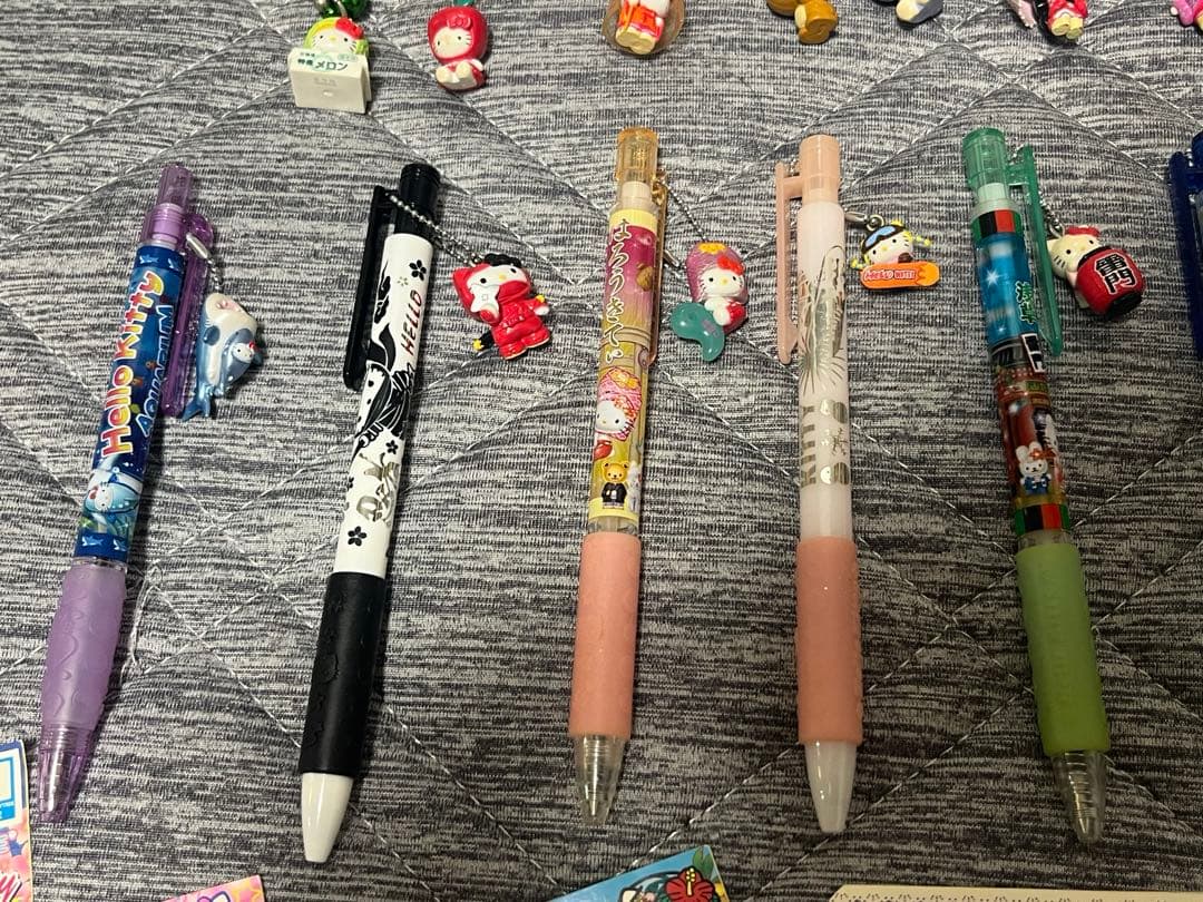 ご当地ハローキティ 根付け ストラップ 16個 / ボールペン 8本