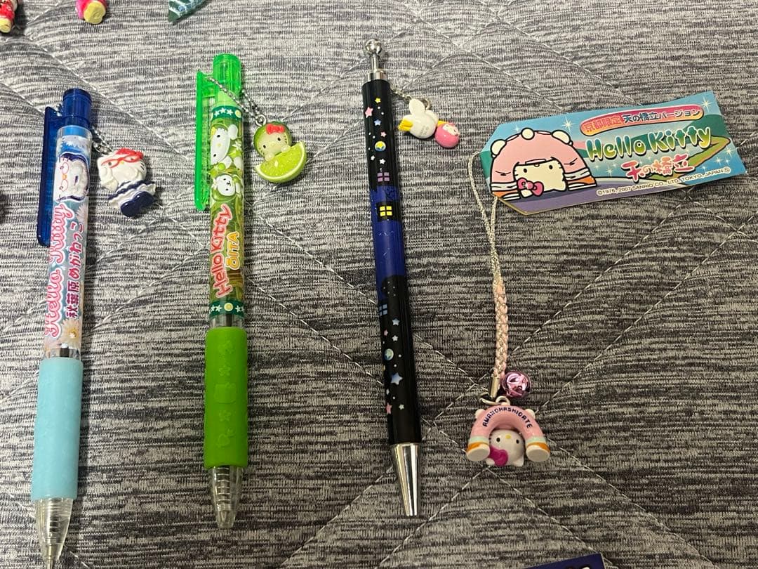 ご当地ハローキティ 根付け ストラップ 16個 / ボールペン 8本