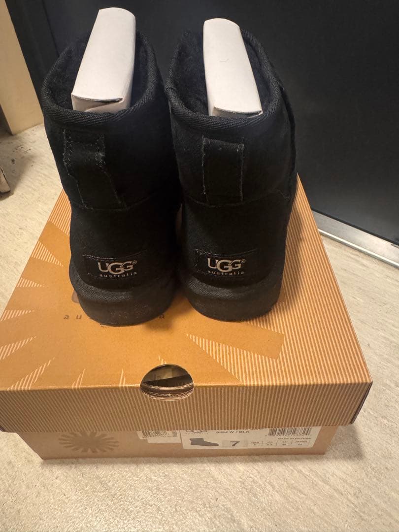 UGG ムートンブーツCLASSIC MINI 5854/BLK