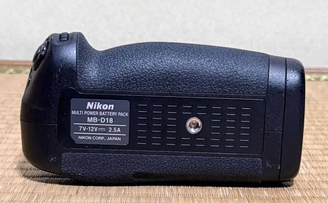ほぼ新品 ニコン D850用 マルチパワーバッテリーパック MB-D18