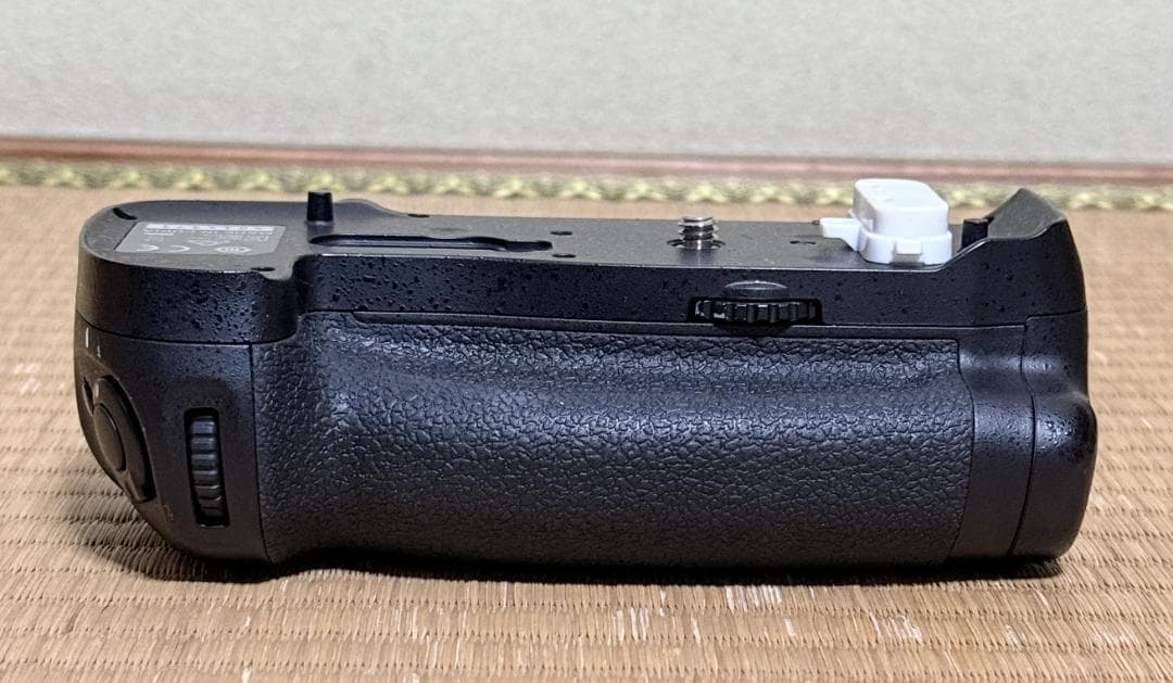 ほぼ新品 ニコン D850用 マルチパワーバッテリーパック MB-D18