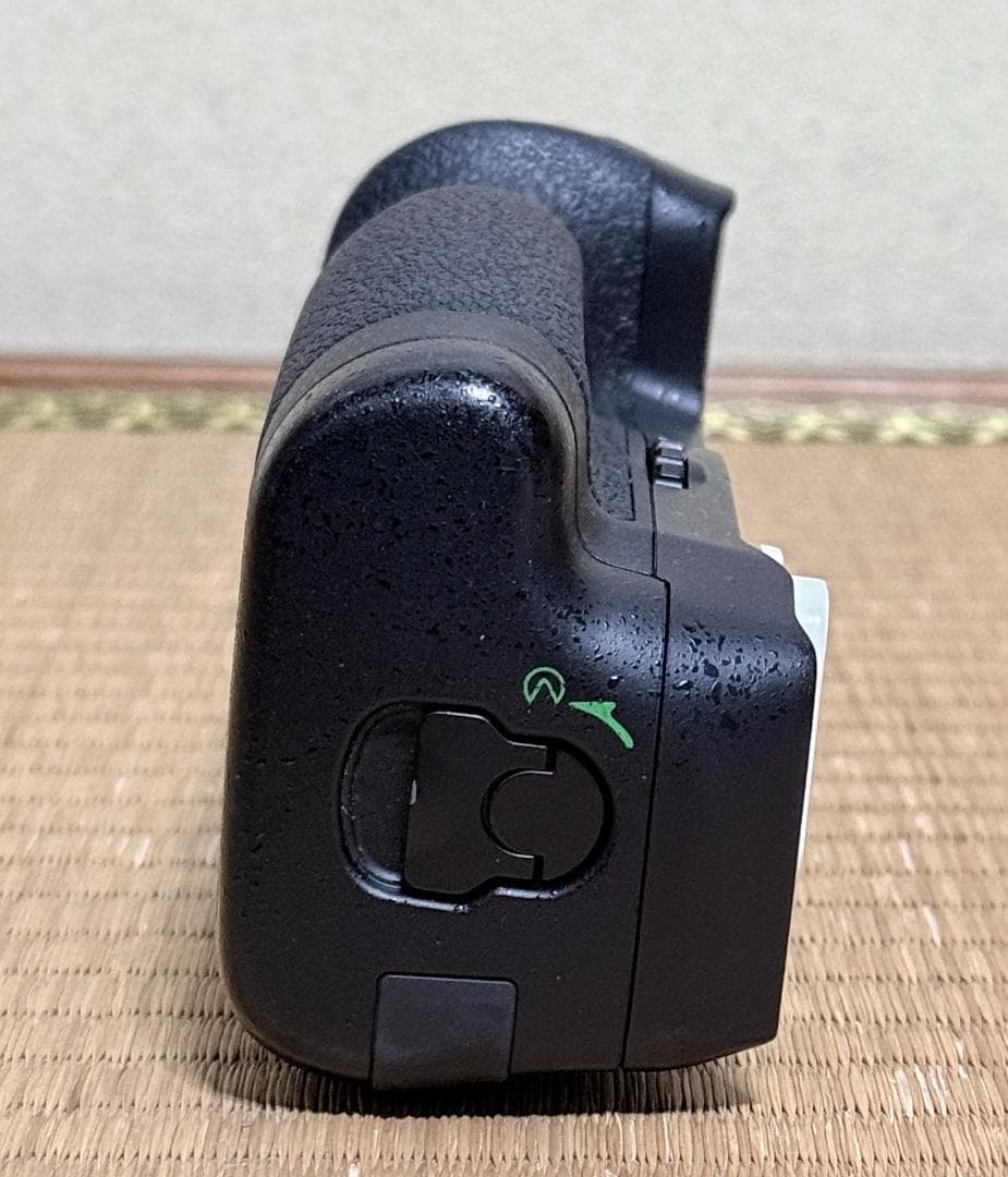 ほぼ新品 ニコン D850用 マルチパワーバッテリーパック MB-D18