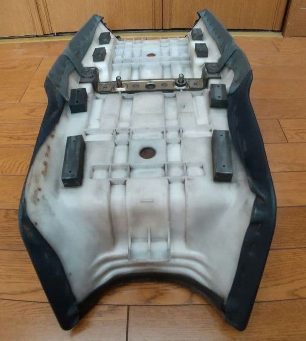 GSX250S (GJ76A) カタナ シート