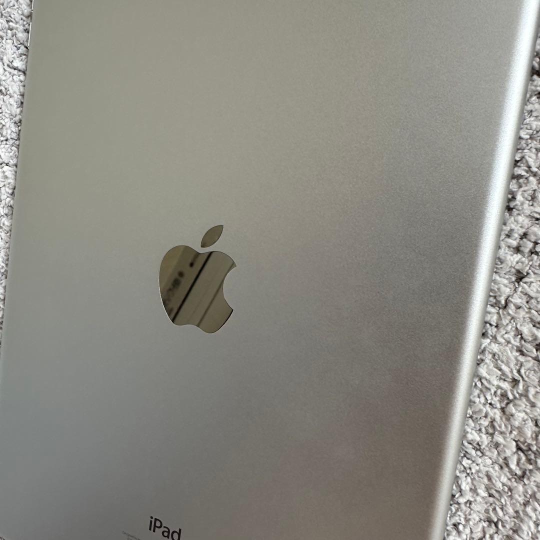 【美品】Apple iPad Air 第2世代 シルバー 9.7インチ 32GB