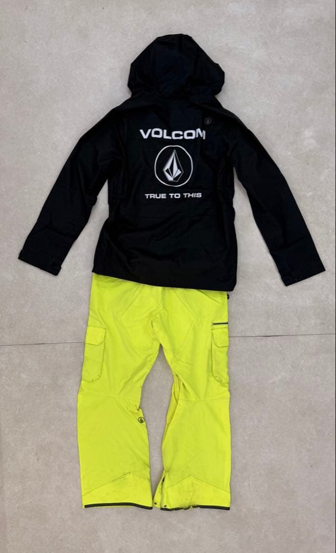 AA　VOLCOM スノーボードウェア 黒/黄緑