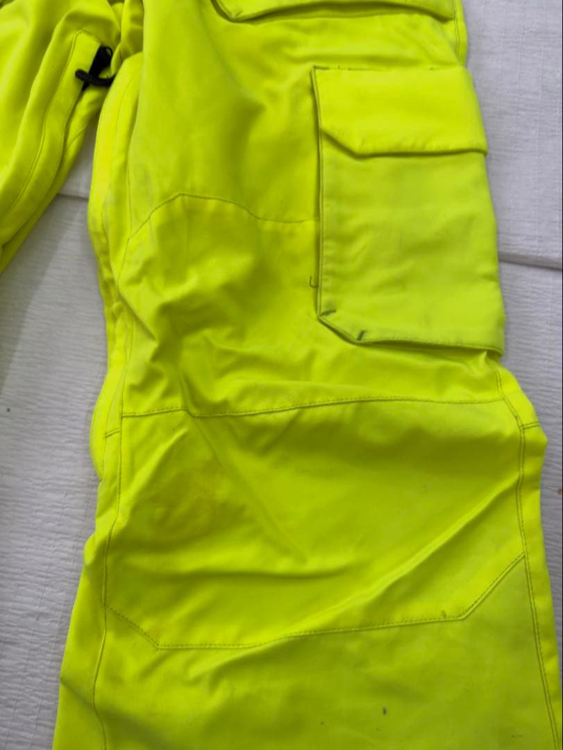 AA　VOLCOM スノーボードウェア 黒/黄緑