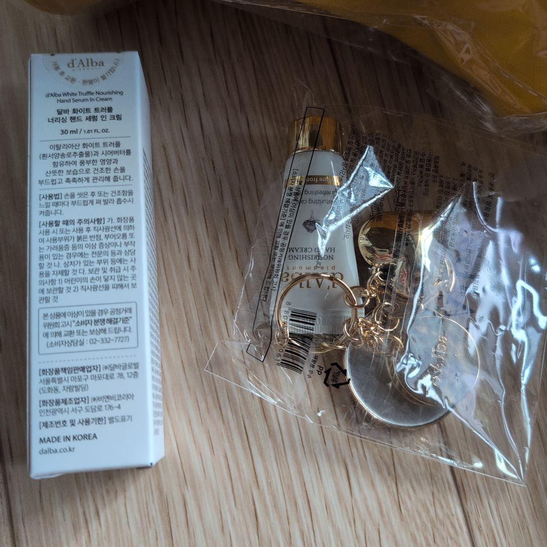 EKATO. ローラー&ダルバ　ハンドクリーム、チャーム、ポーチセット♫お得！！