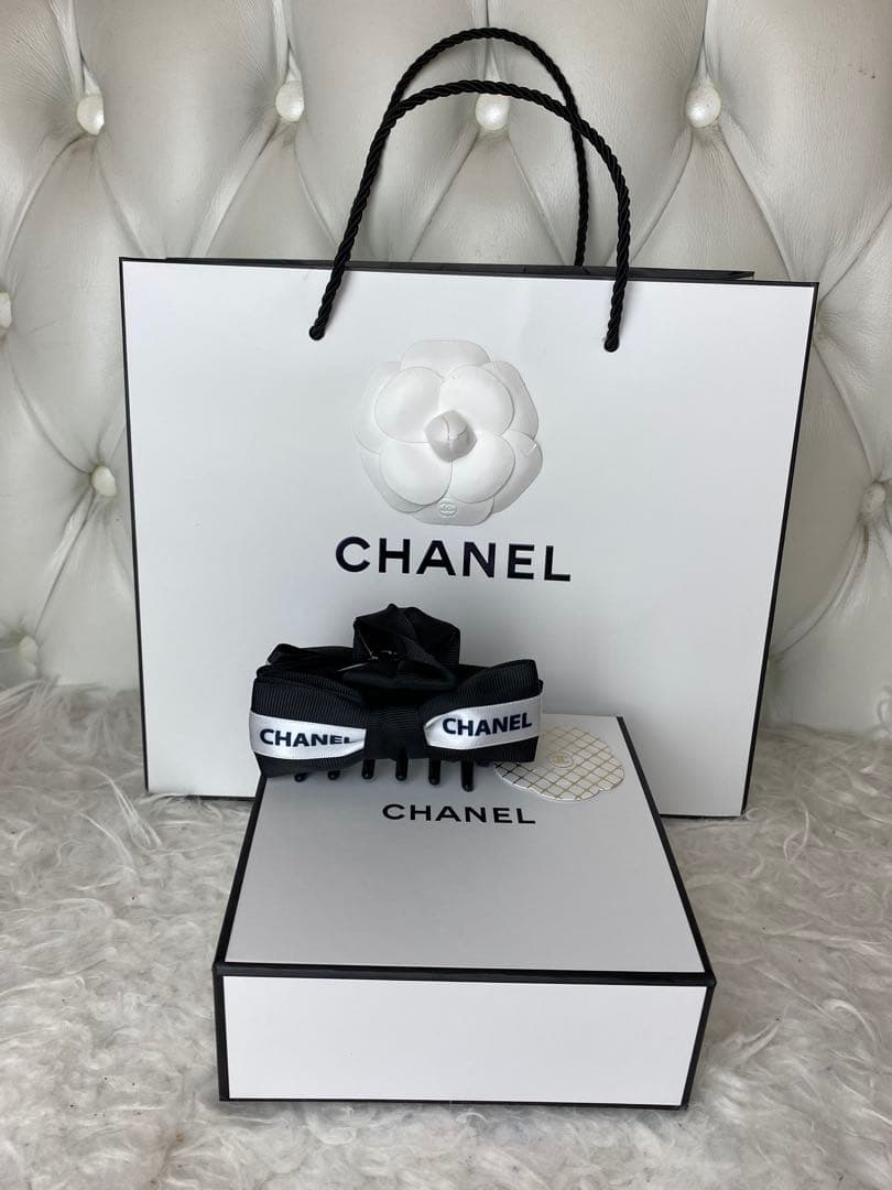 CHANEL リボン付きヘアクリップノベルティ箱ショッパー付き新品未使用品！