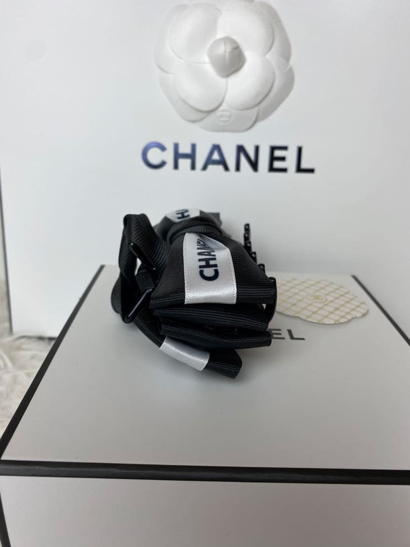 CHANEL リボン付きヘアクリップノベルティ箱ショッパー付き新品未使用品！