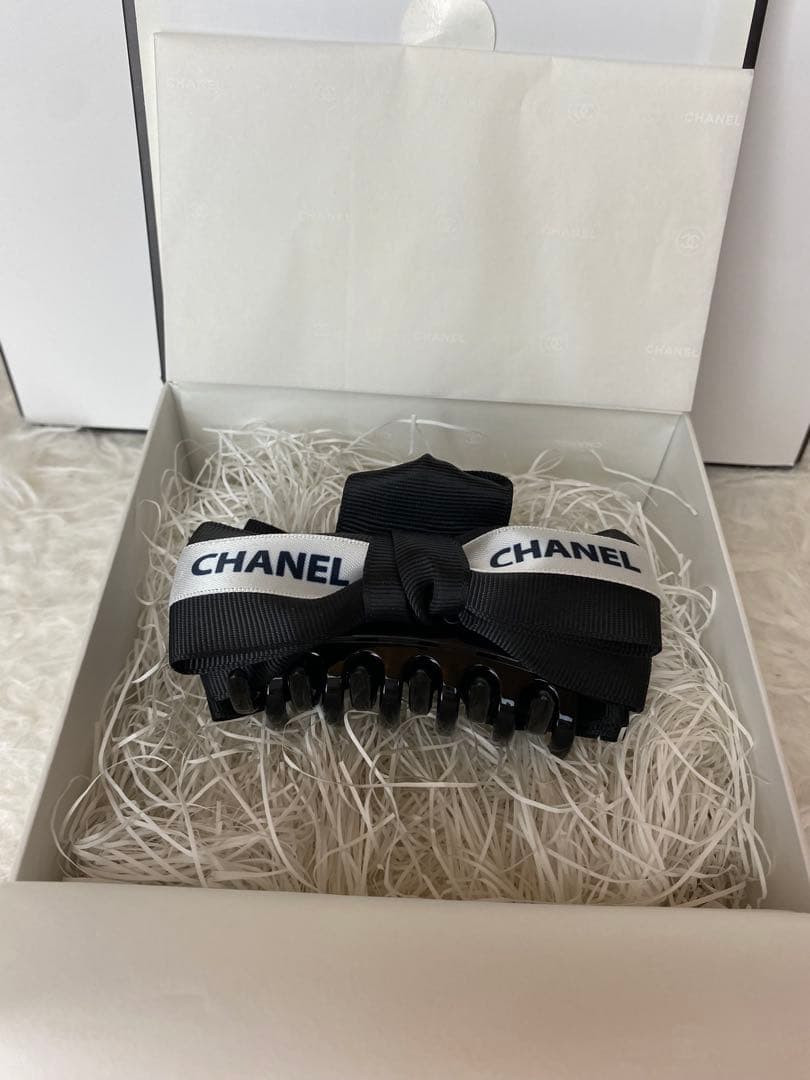 CHANEL リボン付きヘアクリップノベルティ箱ショッパー付き新品未使用品！