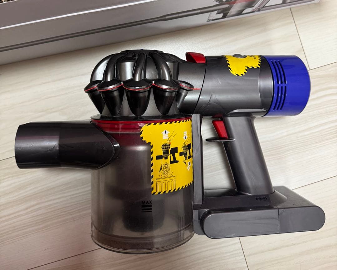Dyson V8 Fluffy＋ コードレス スティッククリーナー ダイソン