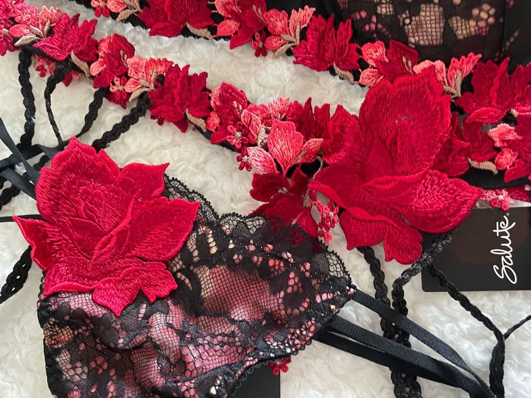 サルート E70/M 3点セット 32G BL パリ