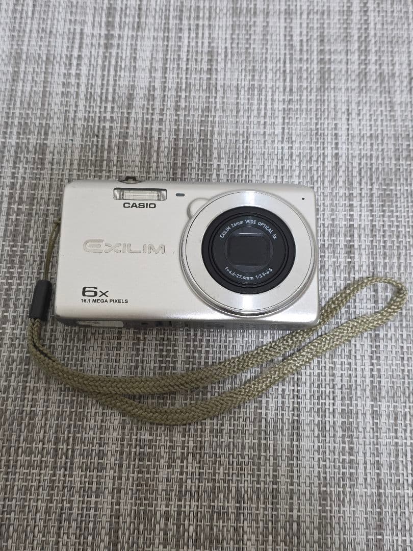 TMC061 CASIOカシオ EXILIM シルバー コンパクトデジタルカメラ
