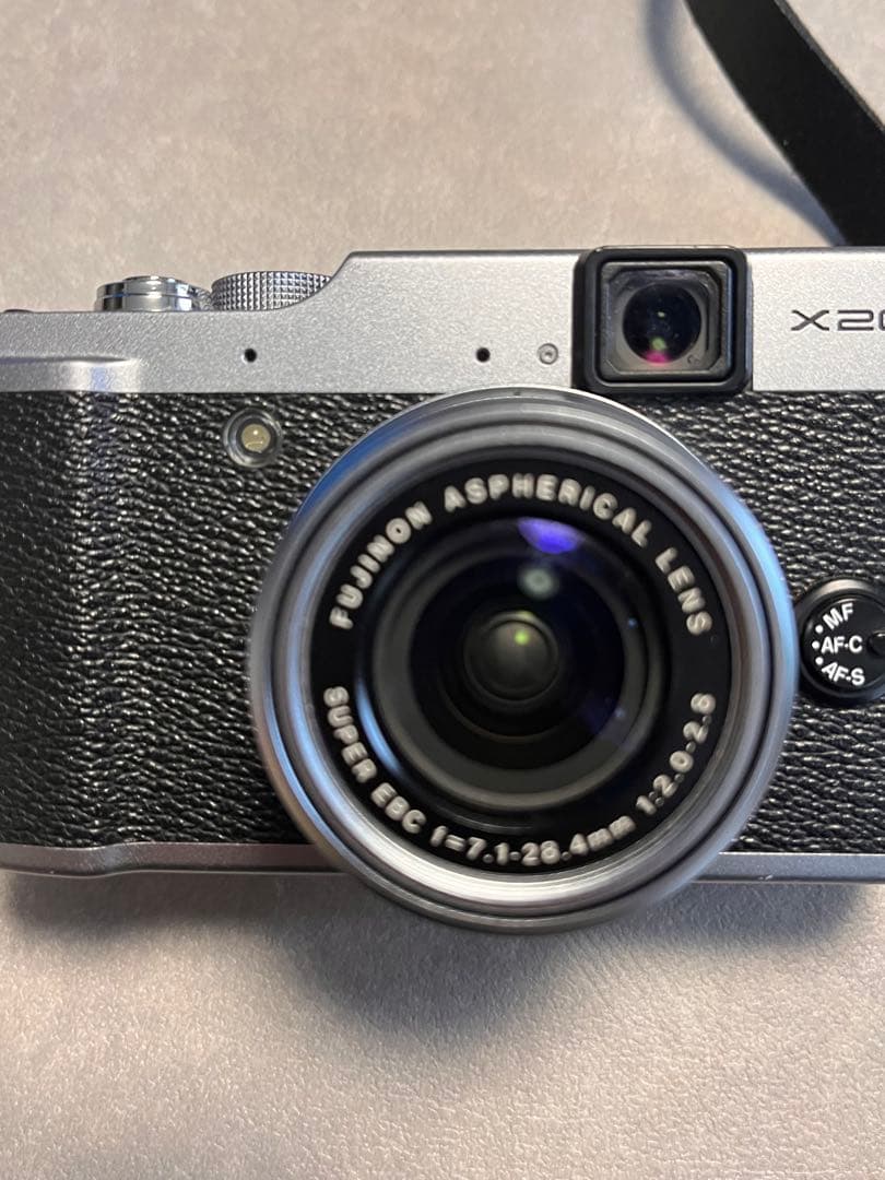 本日12時で出品終了！欲しい方はお早めに！Fujifilm X20 デジカメ