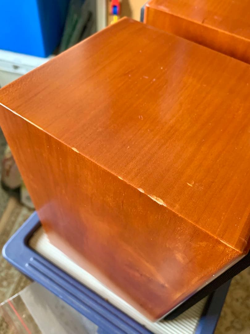 片方雑音発生　Dali  メヌエットII スピーカー