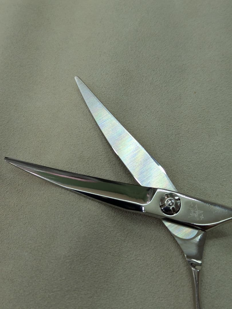 からくりシザー（アルファシザーのブランドと同じ製造元）おまけシザー付