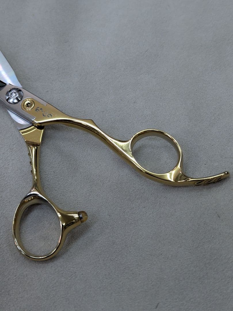 からくりシザー（アルファシザーのブランドと同じ製造元）おまけシザー付