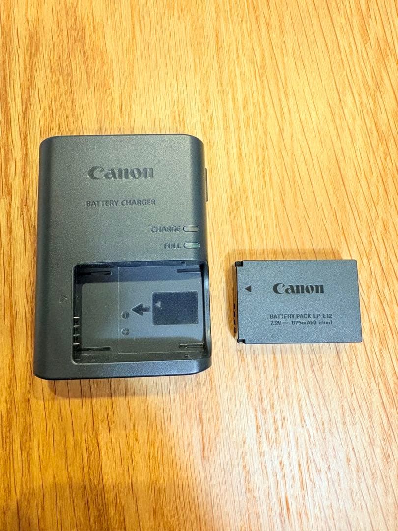 【値下】EOS Kiss M2　ミラーレス一眼カメラ ダブルレンズキット