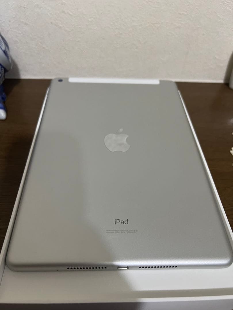 ★iPad 第7世代 32GB Wi-Fi セルラー