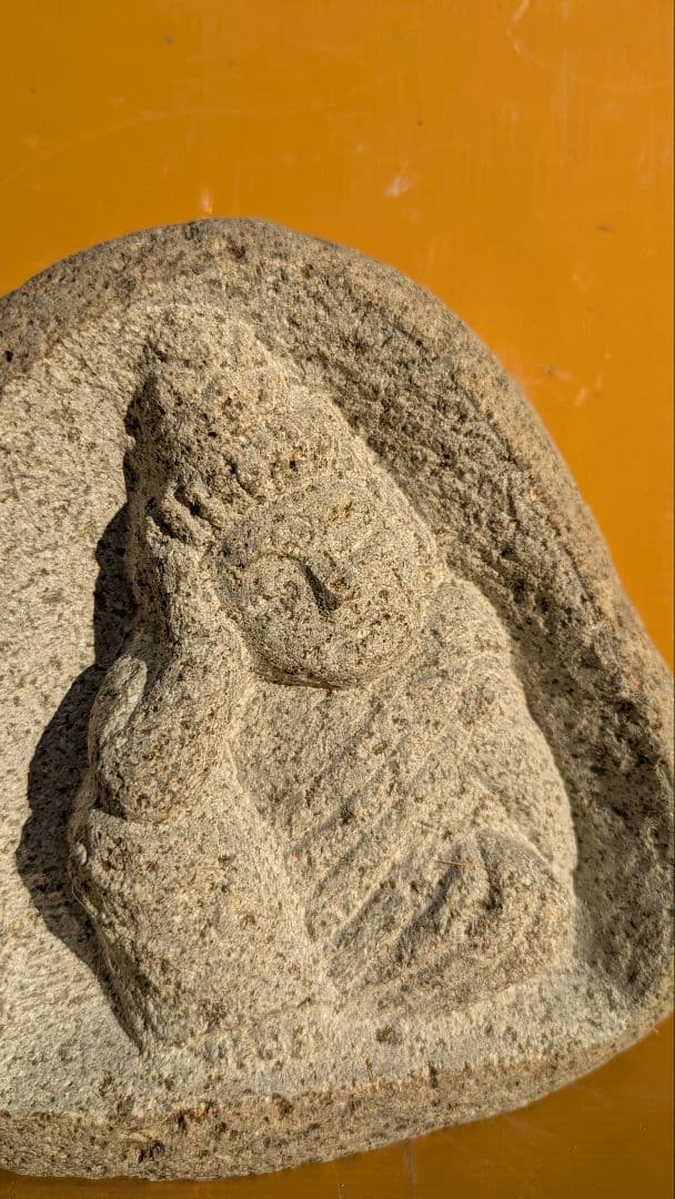 石仏、如意輪観音、石彫刻、倉田辰彦作