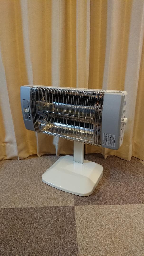 コロナ　赤外線　電気ストーブ　日本製　コアヒート　省エネセンサー搭載)　シルバー