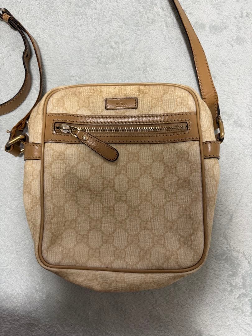 ベージュ ロゴパターン ショルダーバッグ Gucci グッチ