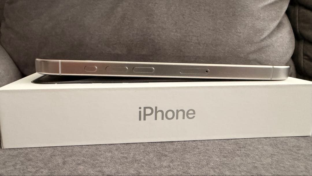 iPhone 15 Pro 256GB ホワイトSIMフリー 【バッテリー良好】